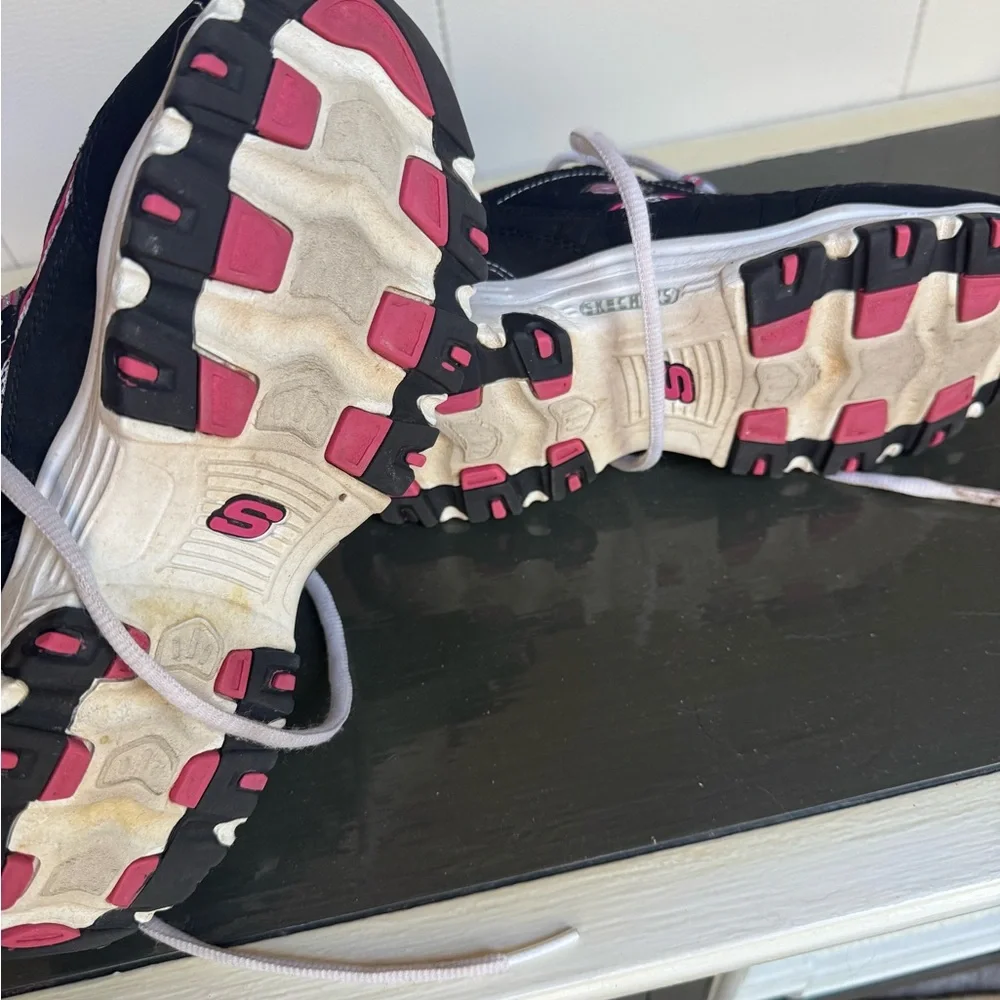 Skechers D'Lites Black and Pink Women's Sneakers - Picture 4 of 5